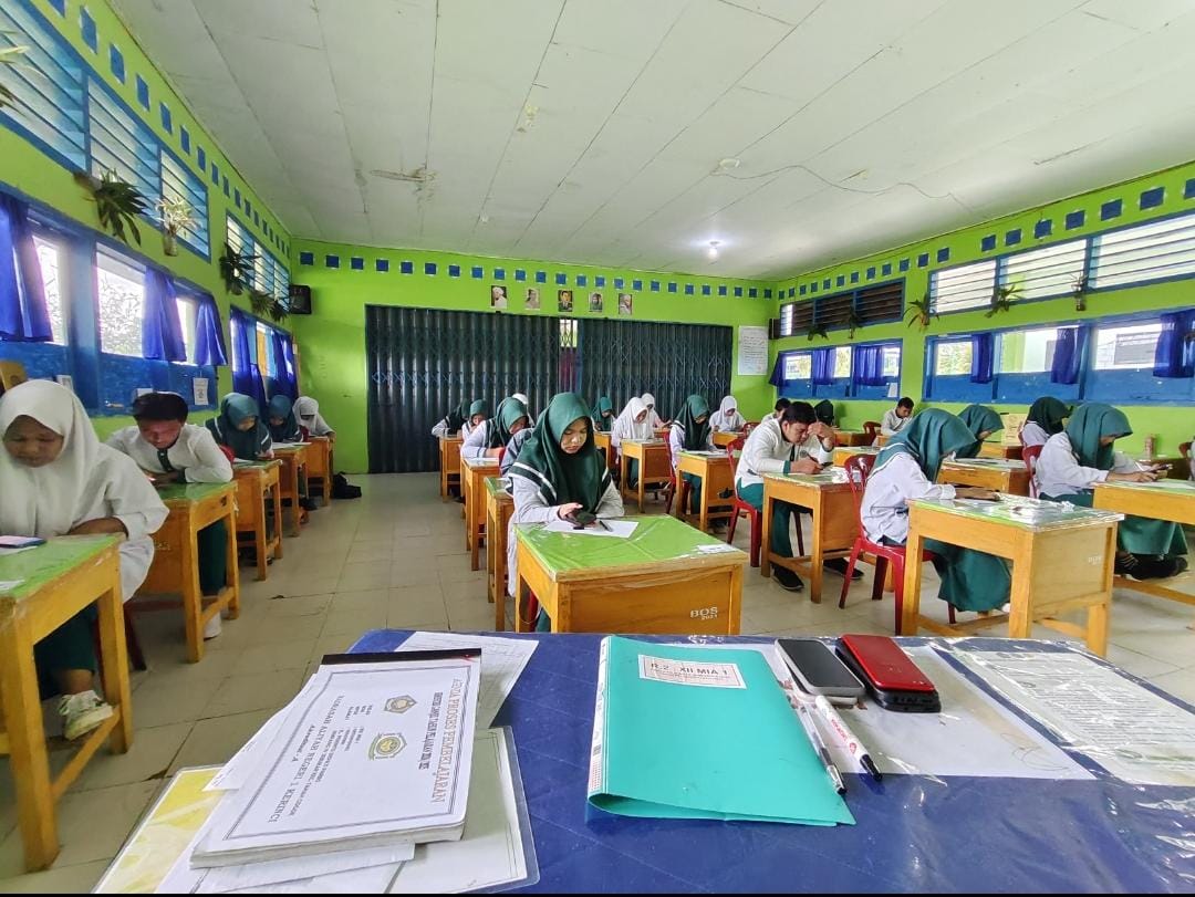 Siswa MAN 1 Kerinci Tanggapi dan Sambut Postif Ujian Akhir Semester Berbasis Online Siswa MAN 1 Kerinci Tanggapi dan Sambut Postif Ujian Akhir Semester Berbasis Online