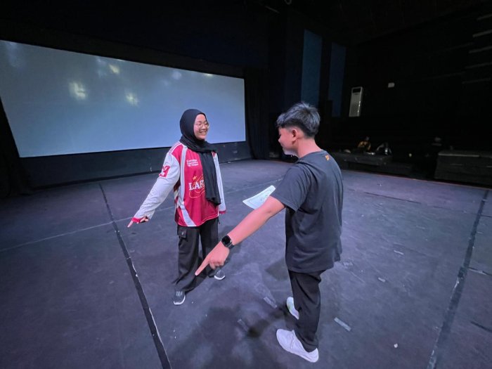 Menapak Panggung, Menyulam Semangat: Teater Alief MAN 2 Kota Jambi Gelar Orientasi di Taman Budaya Menapak Panggung, Menyulam Semangat: Teater Alief MAN 2 Kota Jambi Gelar Orientasi di Taman Budaya
