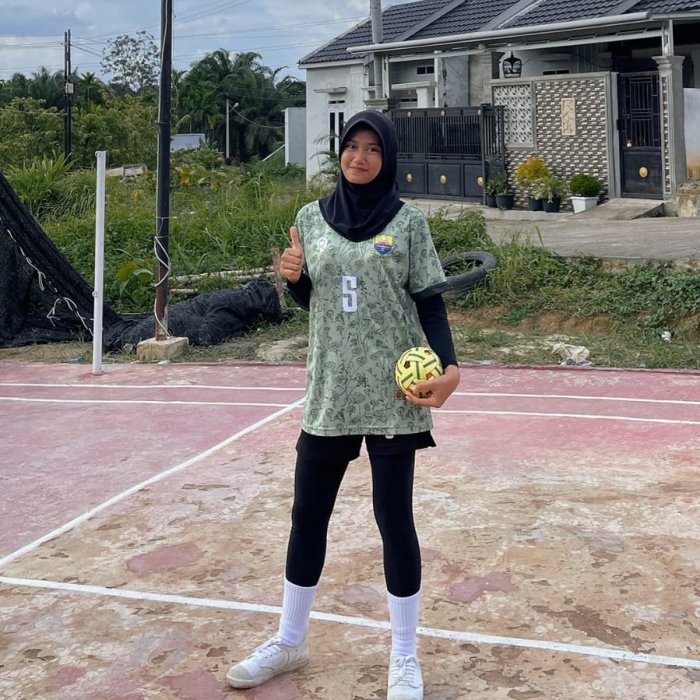 Siswi MAN 2 Kota Jambi Siap Berlaga di POPNAS XVII, Sheyna Sahratu Jadi Andalan Tim Sepak Takraw Jambi! Siswi MAN 2 Kota Jambi Siap Berlaga di POPNAS XVII, Sheyna Sahratu Jadi Andalan Tim Sepak Takraw Jambi!