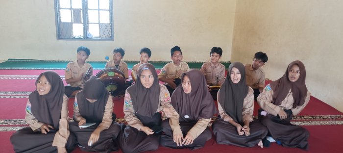 Siswa MTsN 2 Bungo Latihan Hadroh Sambut Maulid Nabi Siswa MTsN 2 Bungo Latihan Hadroh Sambut Maulid Nabi