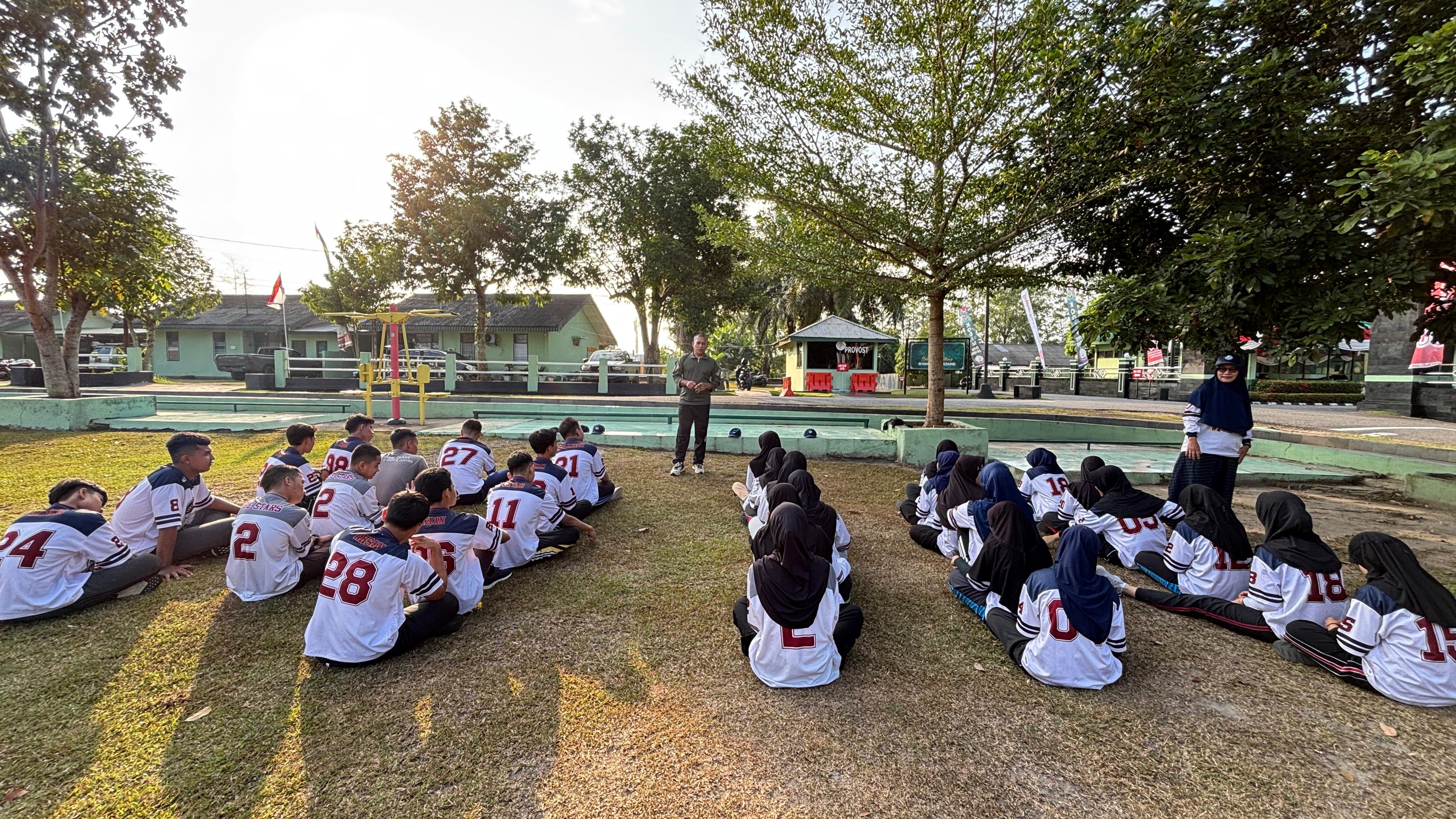 Kelas Excellent MAN 2 Kota Jambi Ikuti Latihan Kesamaptaan di Kodim 0415