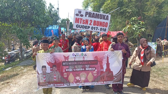 Pawai Karnaval Baju Nusantara Meriahkan Bumi Perkemahan Cadika
