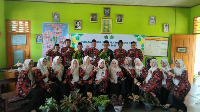 Kegiatan Penilaian Kinerja Kepala Madrasah (PKKM) MIN 3 Tebo berjalan lancar Kegiatan Penilaian Kinerja Kepala Madrasah (PKKM) MIN 3 Tebo berjalan lancar