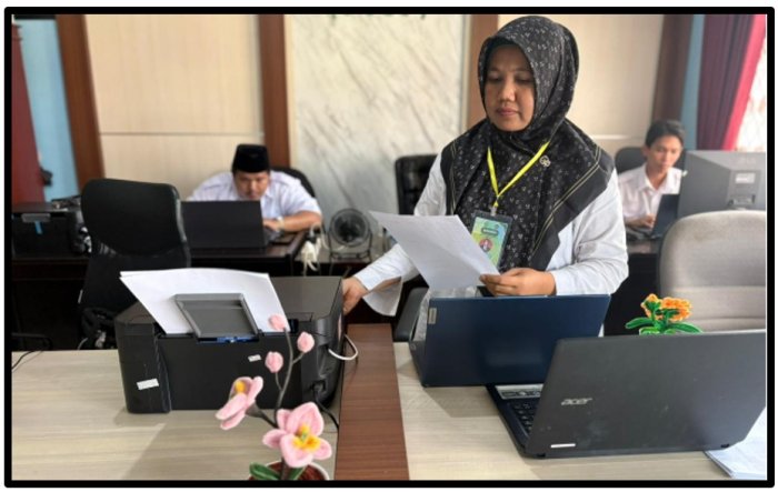 Optimalkan Layanan Pembelajaran, Komariah, S.Pd.I., Guru SKI MTsN 1 Tebo Aktif Siapkan Administrasi KBM dan Tugas Siswa Optimalkan Layanan Pembelajaran, Komariah, S.Pd.I., Guru SKI MTsN 1 Tebo Aktif Siapkan Administrasi KBM dan Tugas Siswa