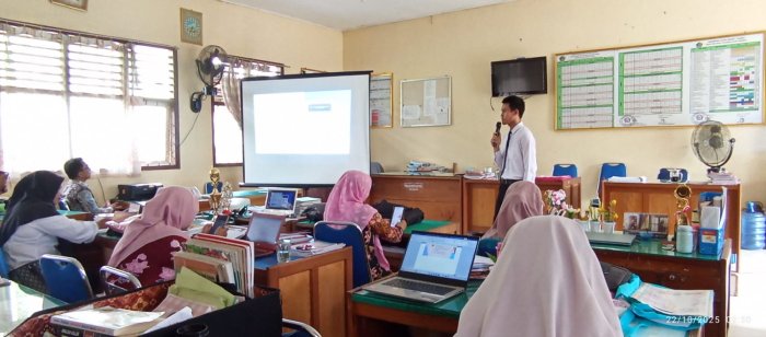 Sosialisasi Sistem Kedisiplinan Siswa Berbasis Digital oleh Guru TIK di MAN 2 Bungo Sosialisasi Sistem Kedisiplinan Siswa Berbasis Digital oleh Guru TIK di MAN 2 Bungo