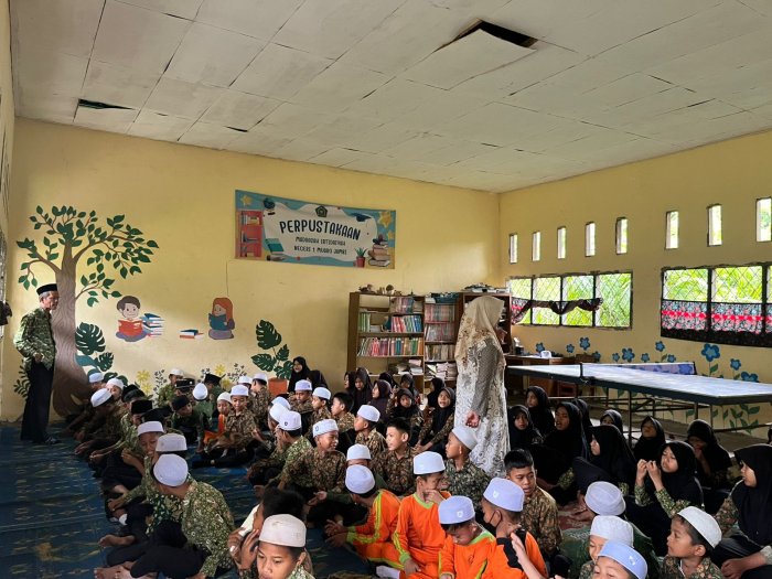 Sempurnakan Rukun Sholat: Siswa MIN 1 Muaro Perdalam Bacaan Niat dan Tata Cara Duduk Tahiyat Sempurnakan Rukun Sholat: Siswa MIN 1 Muaro Perdalam Bacaan Niat dan Tata Cara Duduk Tahiyat