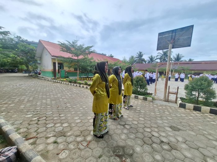 Apresiasi Guru, Tim Pengibar Bendera Ibu Guru Sukses Meriahkan HGN ke-80 di MTsN 1 Bungo Apresiasi Guru, Tim Pengibar Bendera Ibu Guru Sukses Meriahkan HGN ke-80 di MTsN 1 Bungo