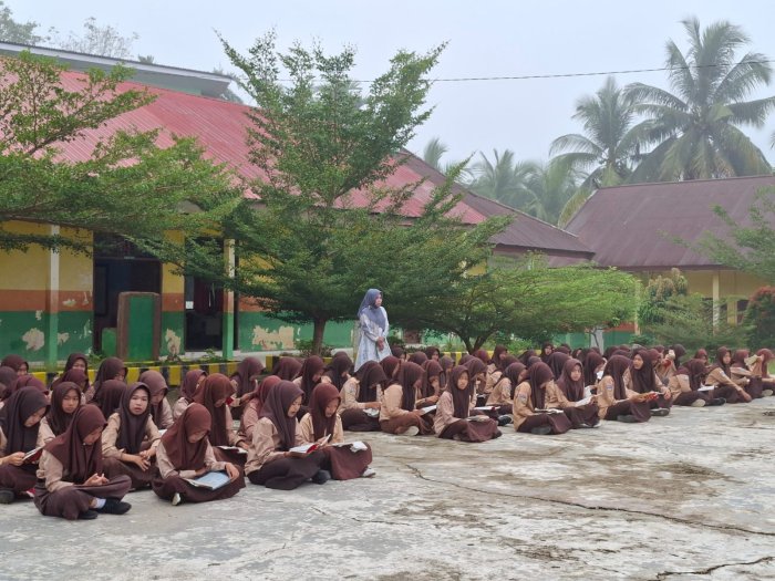 Pengajian Pagi Penuh Makna, MTsN 1 Bungo Tanamkan Disiplin Sejak Dini Pengajian Pagi Penuh Makna, MTsN 1 Bungo Tanamkan Disiplin Sejak Dini