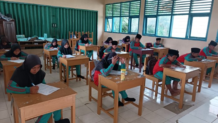 Hari Kedua ASAT MIN 4 Tebo Mata Pelajaran Pendidikan Pancasila dan Al-Quran Hadis Berjalan Lancar