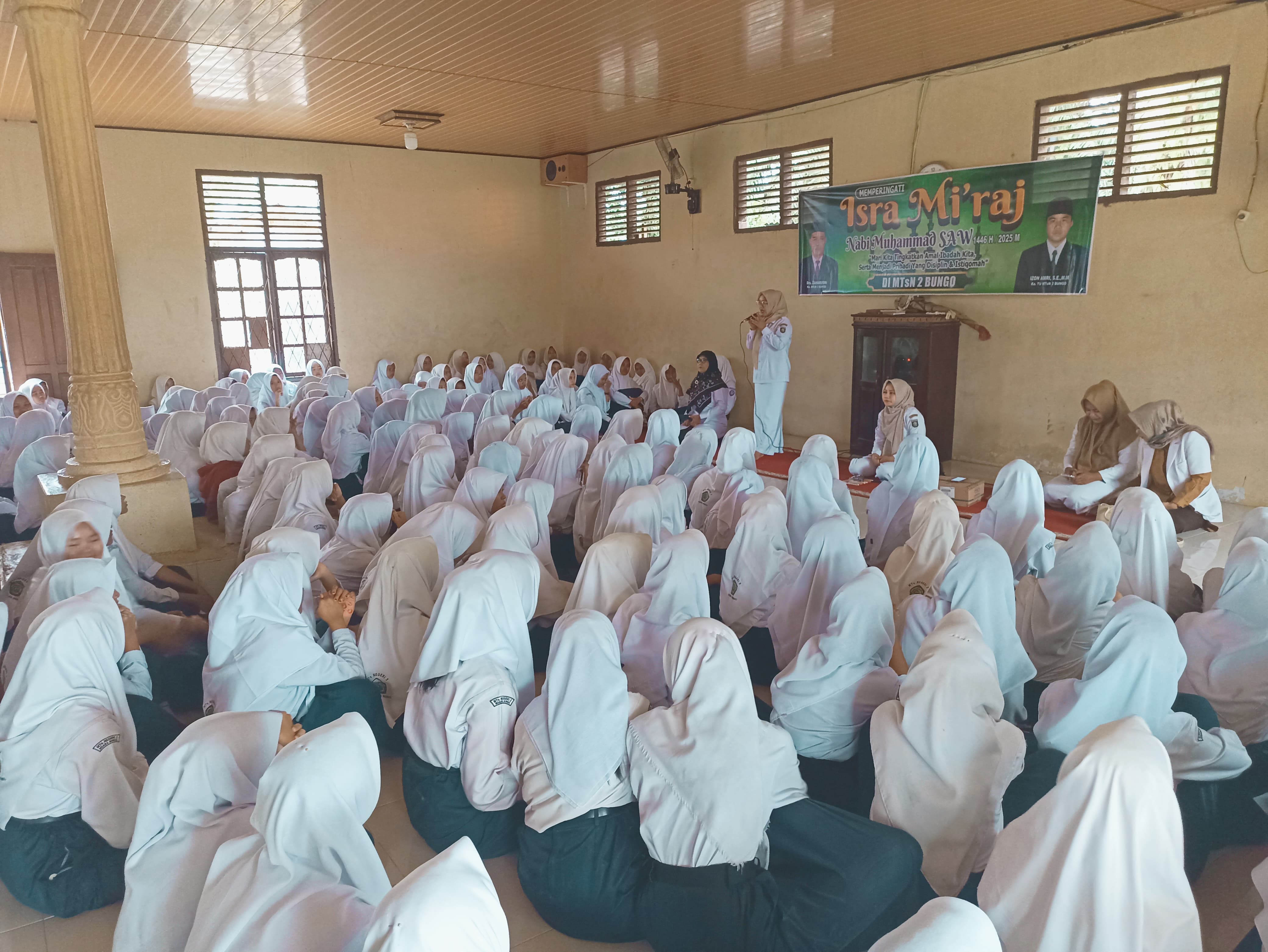 SOSIALISASI KESEHATAN BAGI REMAJA SISWI MTsN 2 BUNGO DARI PUSKESMAS RIMBO TENGAH SOSIALISASI KESEHATAN BAGI REMAJA SISWI MTsN 2 BUNGO DARI PUSKESMAS RIMBO TENGAH
