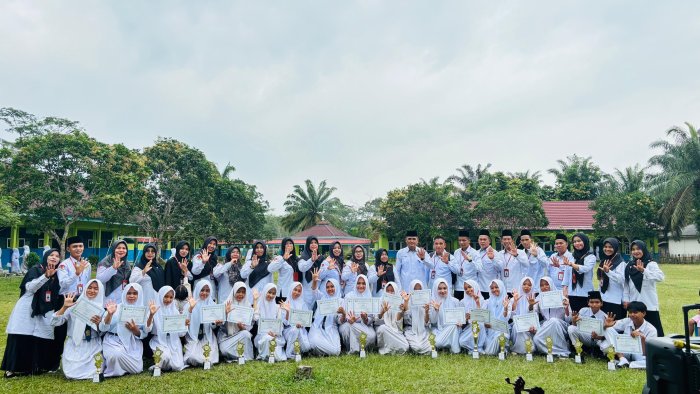 Guru dan Siswa MTsN 5 Tebo Rayakan Kemenangan MTQ