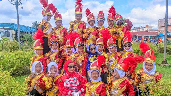 Mimpi yang Jadi Nyata, Ungkapan Haru Anggota Marching Band MIN 4 Tebo Usai Raih Juara 1 Street Parade IDCA 2025 Mimpi yang Jadi Nyata, Ungkapan Haru Anggota Marching Band MIN 4 Tebo Usai Raih Juara 1 Street Parade IDCA 2025