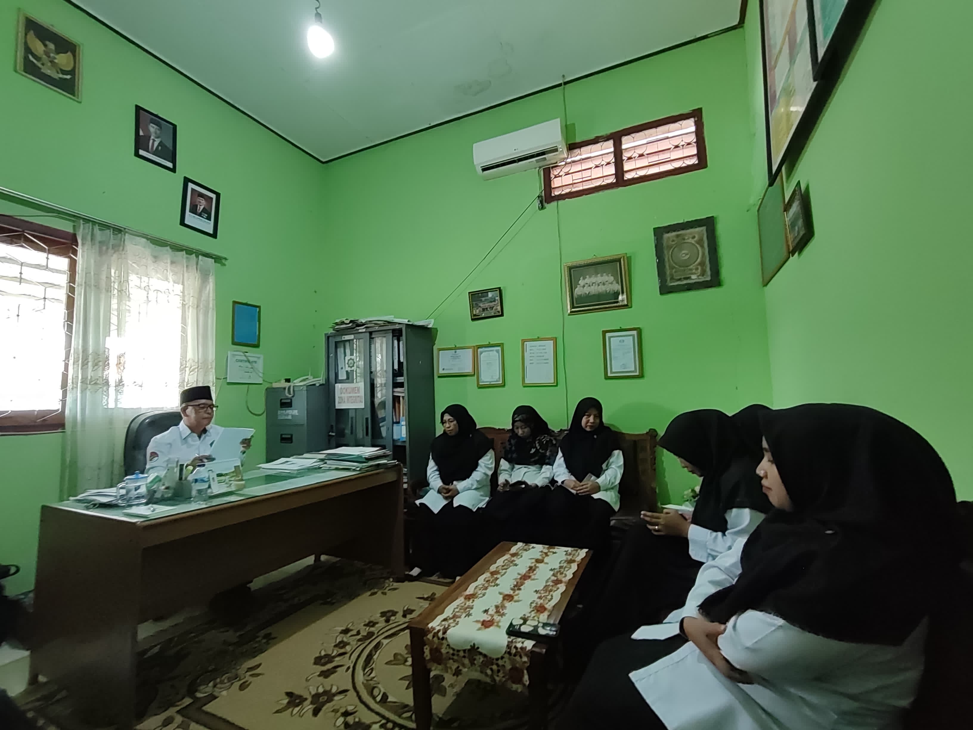 Jelang SPMB, MTs Negeri 1 Kota Jambi Gelar Rapat Khusus Jelang SPMB, MTs Negeri 1 Kota Jambi Gelar Rapat Khusus