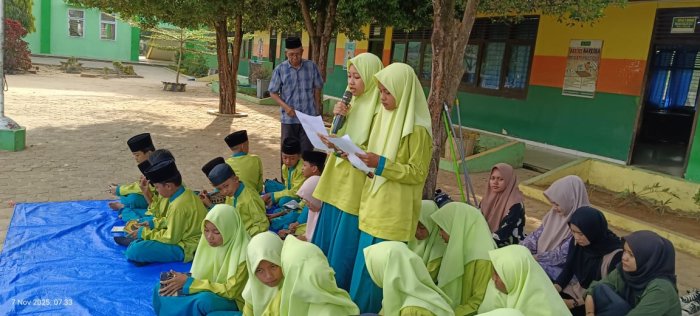 Siswa MTsN 2 Bungo Sampaikan Pidato Inspiratif di Lapangan Siswa MTsN 2 Bungo Sampaikan Pidato Inspiratif di Lapangan