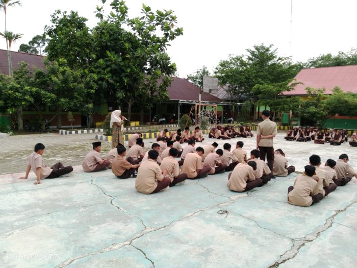 Ibu Padilah, S,Ag.: Tekankan Kejujuran sebagai Pondasi Karakter Siswa MTsN 1 Bungo Ibu Padilah, S,Ag.: Tekankan Kejujuran sebagai Pondasi Karakter Siswa MTsN 1 Bungo