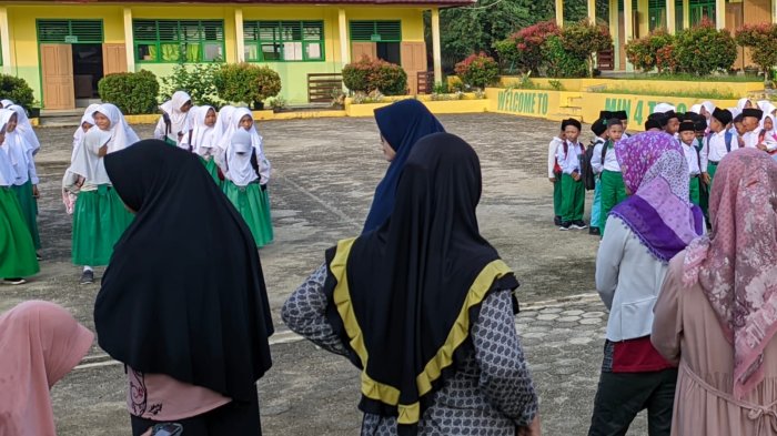 Ketika Orang Tua Turut Belajar Bersama MIN 4 Tebo