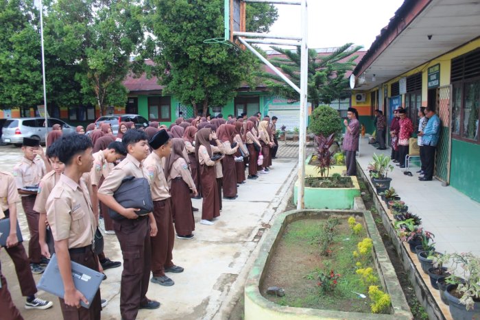 Persiapan Matang, Siswa MTsN 2 Bungo Terima Arahan Sebelum Simulasi TKA