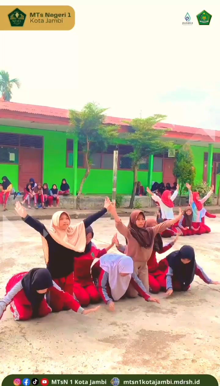 Lestarikan Budaya Bangsa dengan Ektrakurikuler Tari MTs Negeri 1 Kota Jambi Lestarikan Budaya Bangsa dengan Ektrakurikuler Tari MTs Negeri 1 Kota Jambi
