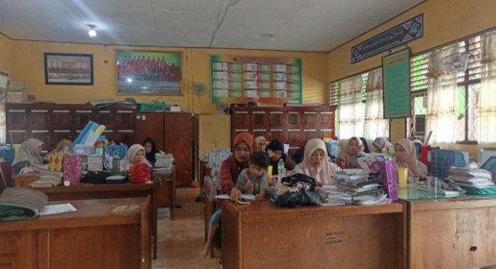 MTsNegeri 1 Kota Jambi Gelar Rapat Evaluasi Kinerja Pegawai MTsNegeri 1 Kota Jambi Gelar Rapat Evaluasi Kinerja Pegawai