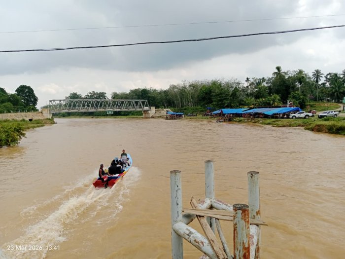 Suasana Lebaran Hari ke-3, Siswa MTsN 1 Bungo Tertangkap Asyik Naik Speedboat di Kampung Suasana Lebaran Hari ke-3, Siswa MTsN 1 Bungo Tertangkap Asyik Naik Speedboat di Kampung