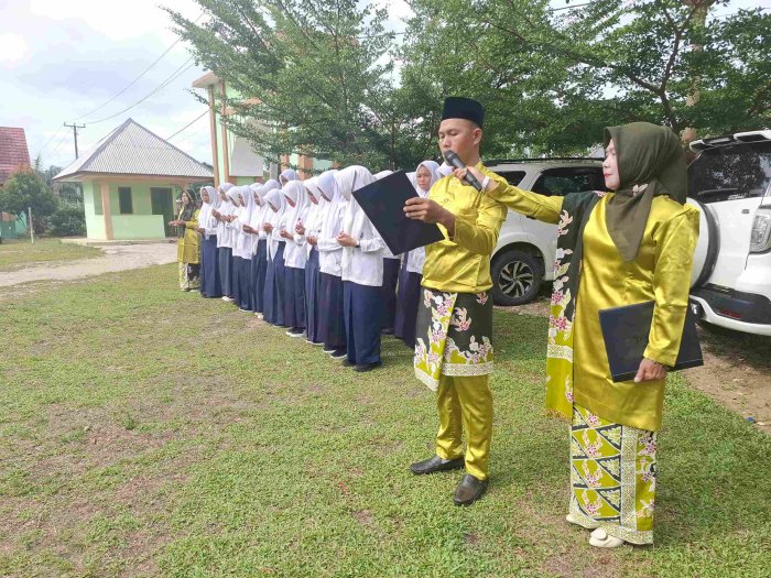 Doa Khidmat Pak Ridwan Warnai Puncak Upacara HGN 2025 di MTsN 1 Bungo