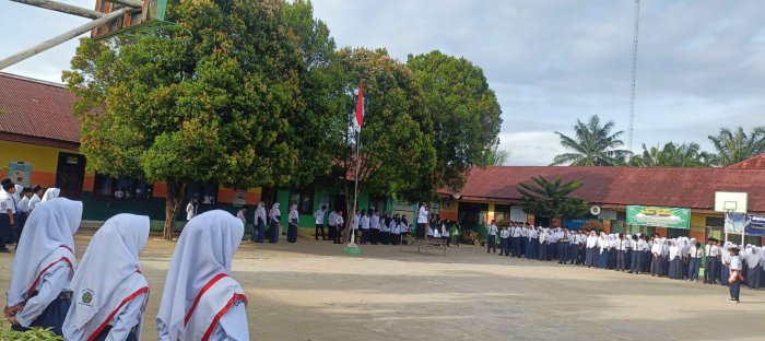 Upacara Hari Pahlawan di MTsN 2 Bungo Berlangsung Khidmat