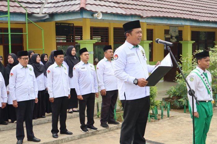 Bentengi Siswa, Kepala MTsN 1 Batang Hari Tegaskan Bahaya Bullying dan Pelecehan dalam Upacara Senin Pagi