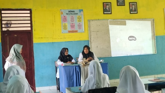 Kepala MAN 2 Bungo Laksanakan Pengawasan Penelitian Tesis Guru tentang Pengembangan Media Pembelajaran Berbasis RPG Kepala MAN 2 Bungo Laksanakan Pengawasan Penelitian Tesis Guru tentang Pengembangan Media Pembelajaran Berbasis RPG