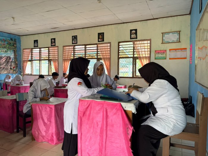 Asesmen Sumatif Akhir Semester Genap di MAN 2 Bungo Berjalan Lancar, Siswa Fokus dan Tertib di Ruang Ujian Asesmen Sumatif Akhir Semester Genap di MAN 2 Bungo Berjalan Lancar, Siswa Fokus dan Tertib di Ruang Ujian