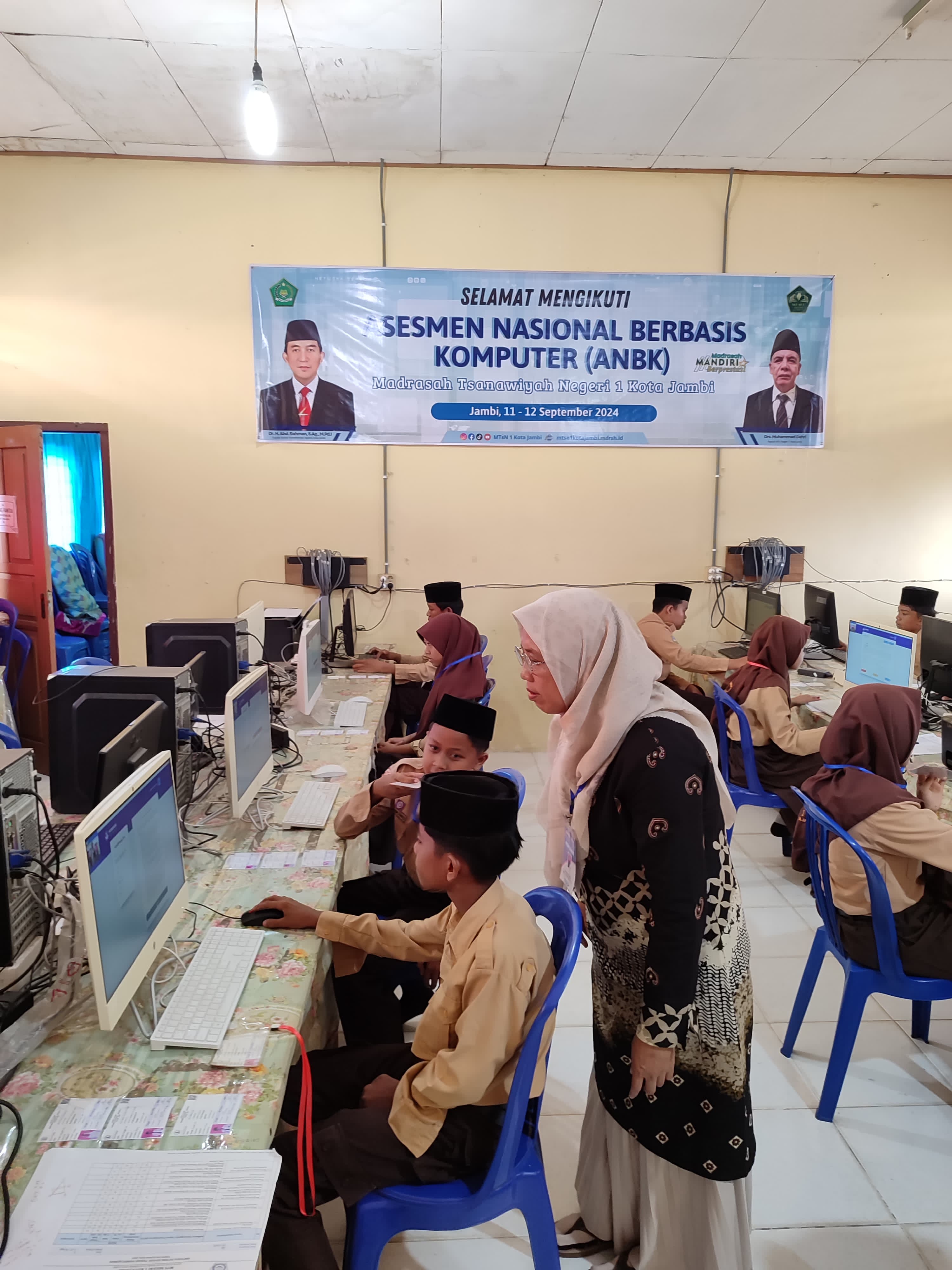 MTs Negeri 1 Kota Jambi Adakan Asesmen Nasional Berbasis Komputer Hari Pertama MTs Negeri 1 Kota Jambi Adakan Asesmen Nasional Berbasis Komputer Hari Pertama