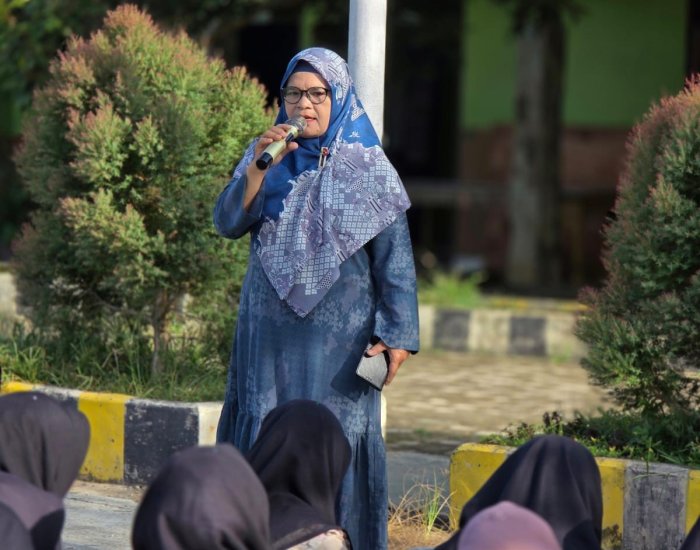 Akidah Akhlak Jadi Pondasi Karakter, Guru MTsN 1 Bungo Tekankan Implementasi Nyata dalam Kehidupan Siswa Akidah Akhlak Jadi Pondasi Karakter, Guru MTsN 1 Bungo Tekankan Implementasi Nyata dalam Kehidupan Siswa