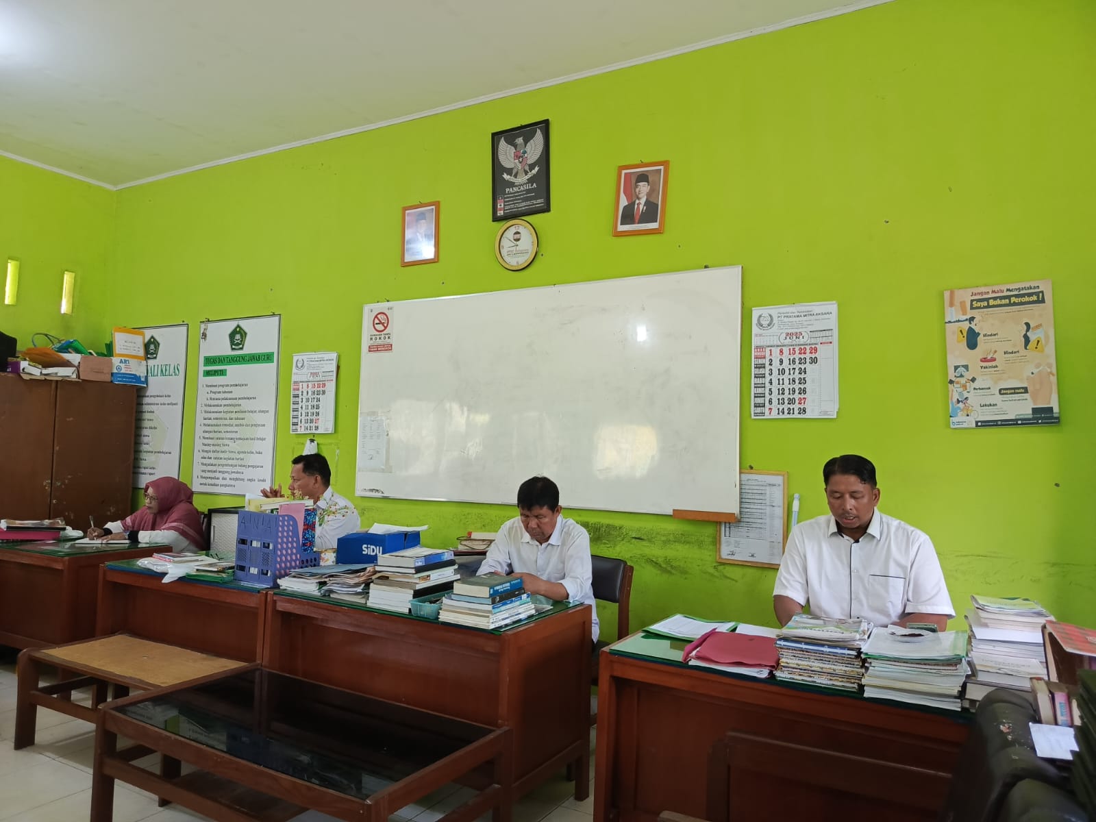 MAN 1 Kota Jambi Gelar Rapat Kenaikan Kelas, Fokus pada Evaluasi Objektif dan Pembentukan Karakter MAN 1 Kota Jambi Gelar Rapat Kenaikan Kelas, Fokus pada Evaluasi Objektif dan Pembentukan Karakter