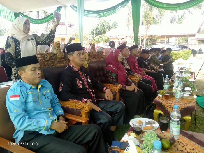 **Kepala MTsN 5 Tebo Hadiri Pelepasan Siswa Kelas VI MIN 3 Tebo, Penuh Haru dan Kebanggaan** **Kepala MTsN 5 Tebo Hadiri Pelepasan Siswa Kelas VI MIN 3 Tebo, Penuh Haru dan Kebanggaan**