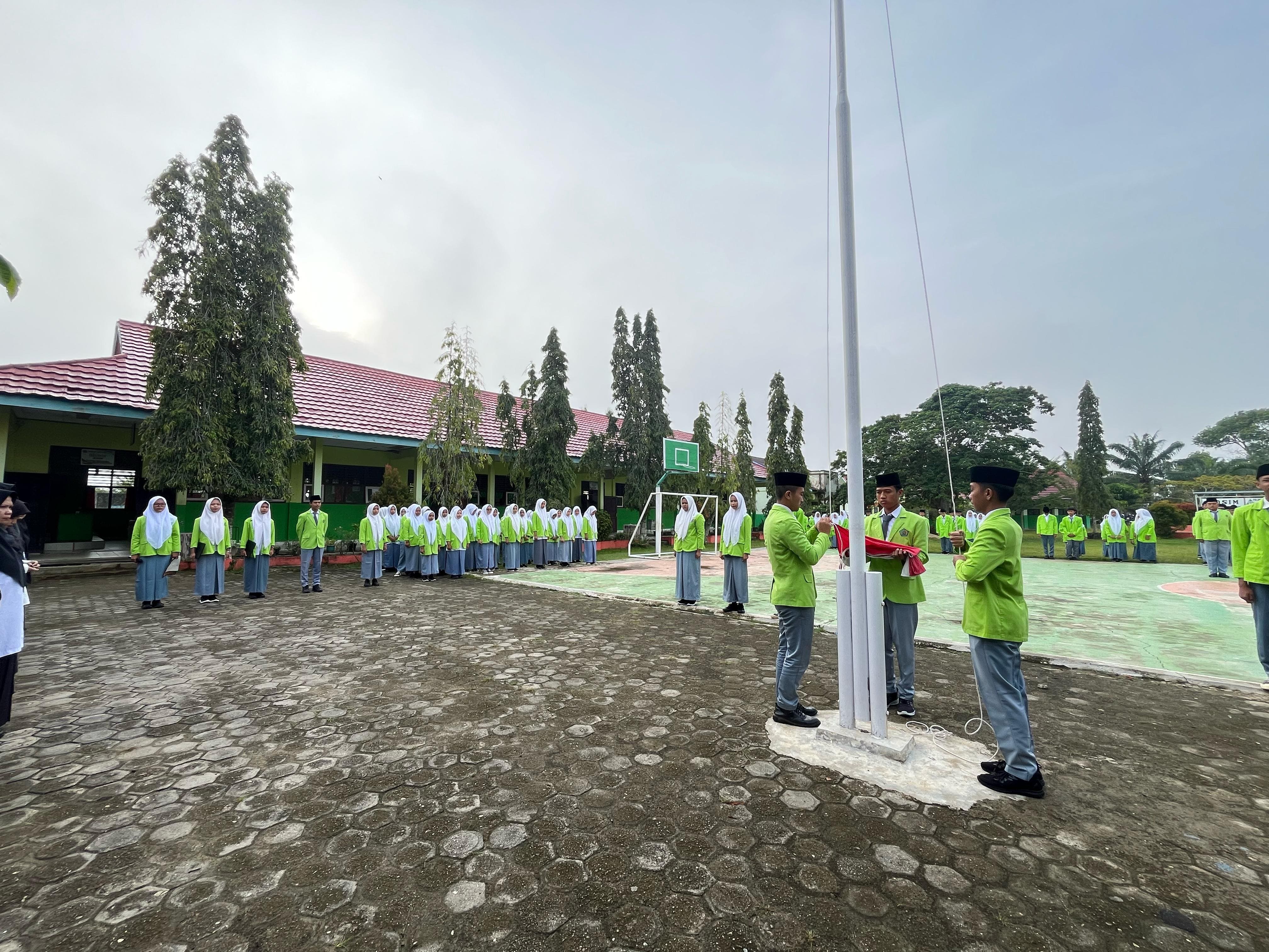 Upacara Bendera Terakhir sebelum memasuki Bulan Suci Ramadhan Tahun 2025 Upacara Bendera Terakhir sebelum memasuki Bulan Suci Ramadhan Tahun 2025