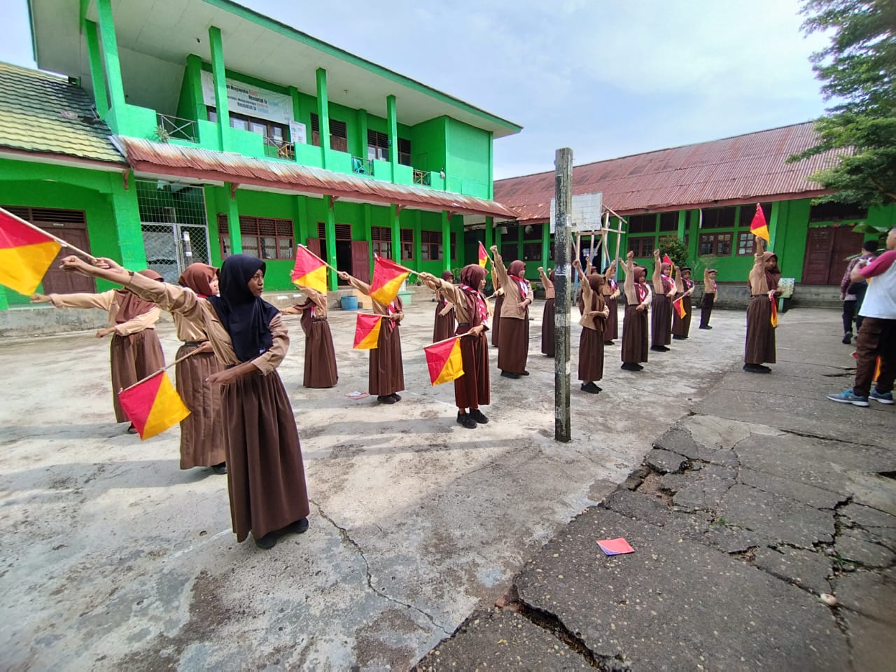 Pesdik MTs Negeri 1 Kota Jambi Gencar Berlatih Dance Semaphore dan Tari Jelang Peringatan Hari Guru Pesdik MTs Negeri 1 Kota Jambi Gencar Berlatih Dance Semaphore dan Tari Jelang Peringatan Hari Guru