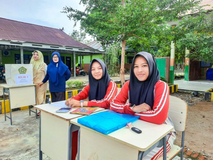 Panitia PILKASIM 2025 Tunjukkan Totalitas: Wujud Dedikasi Demi Suksesnya Demokrasi di MTsN 1 Bungo Panitia PILKASIM 2025 Tunjukkan Totalitas: Wujud Dedikasi Demi Suksesnya Demokrasi di MTsN 1 Bungo