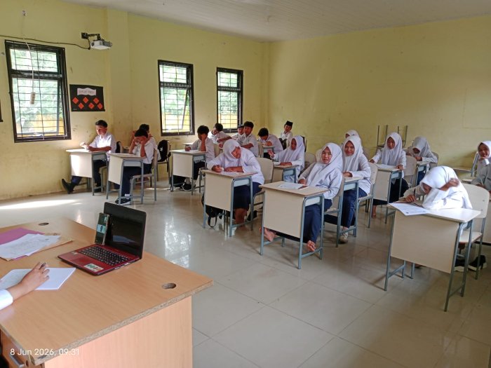 Tetap Fokus dan Antusias, Siswa MTsN 1 Bungo Jalani Hari Terakhir ASAT dengan Penuh Semangat Tetap Fokus dan Antusias, Siswa MTsN 1 Bungo Jalani Hari Terakhir ASAT dengan Penuh Semangat