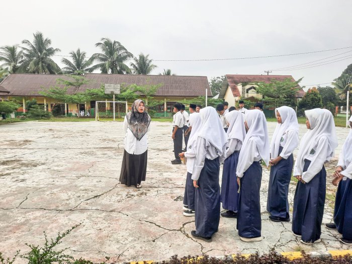 Punishment Edukatif, MTsN 1 Bungo Tanamkan Disiplin dan Tanggung Jawab Peserta Didik Punishment Edukatif, MTsN 1 Bungo Tanamkan Disiplin dan Tanggung Jawab Peserta Didik