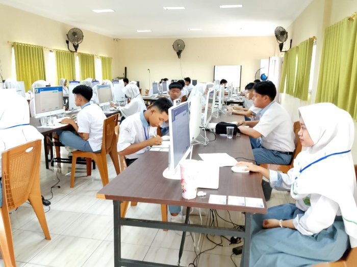 TKA Hari Kedua di MAN 2 Kota Jambi Berjalan Lancar dan Kondusif