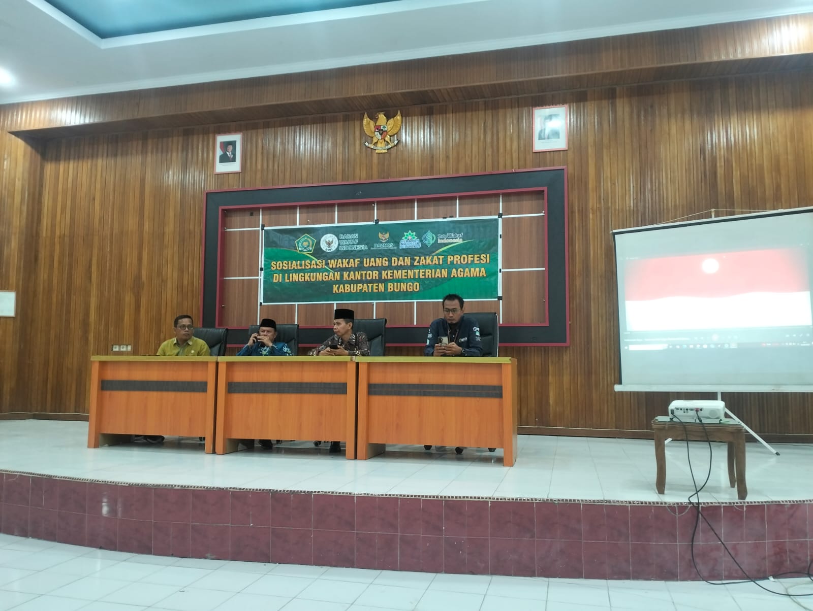 ASN PPPK MTsN 2 BUNGO IKUTI SOSIALISASI ZAKAT PROFESI DAN WAKAF UANG TAHUN 2025 ASN PPPK MTsN 2 BUNGO IKUTI SOSIALISASI ZAKAT PROFESI DAN WAKAF UANG TAHUN 2025