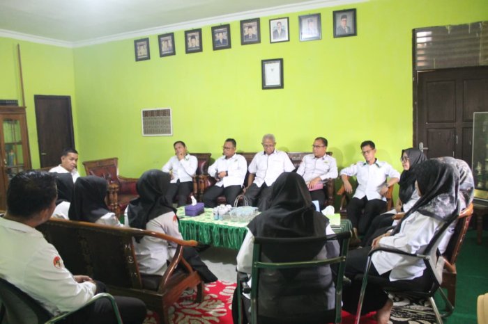 Sambut Tahun Ajaran Baru, Panitia PPDBM MTsN 2 Bungo Gelar Rapat Strategis di Ruang Kepala Madrasah Sambut Tahun Ajaran Baru, Panitia PPDBM MTsN 2 Bungo Gelar Rapat Strategis di Ruang Kepala Madrasah