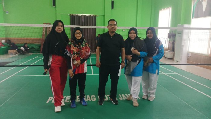 Pendatang Baru yang Mengejutkan, Duet Putri MAN 2 Kota Jambi Tampil Menyatu di HAB Kemenag 2025 Pendatang Baru yang Mengejutkan, Duet Putri MAN 2 Kota Jambi Tampil Menyatu di HAB Kemenag 2025