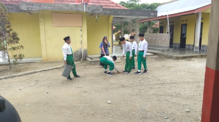 MIN 3 Tebo Gelar Aksi Bersih-Bersih Pagi, Ciptakan Lingkungan Madrasah yang Nyaman dan Asri