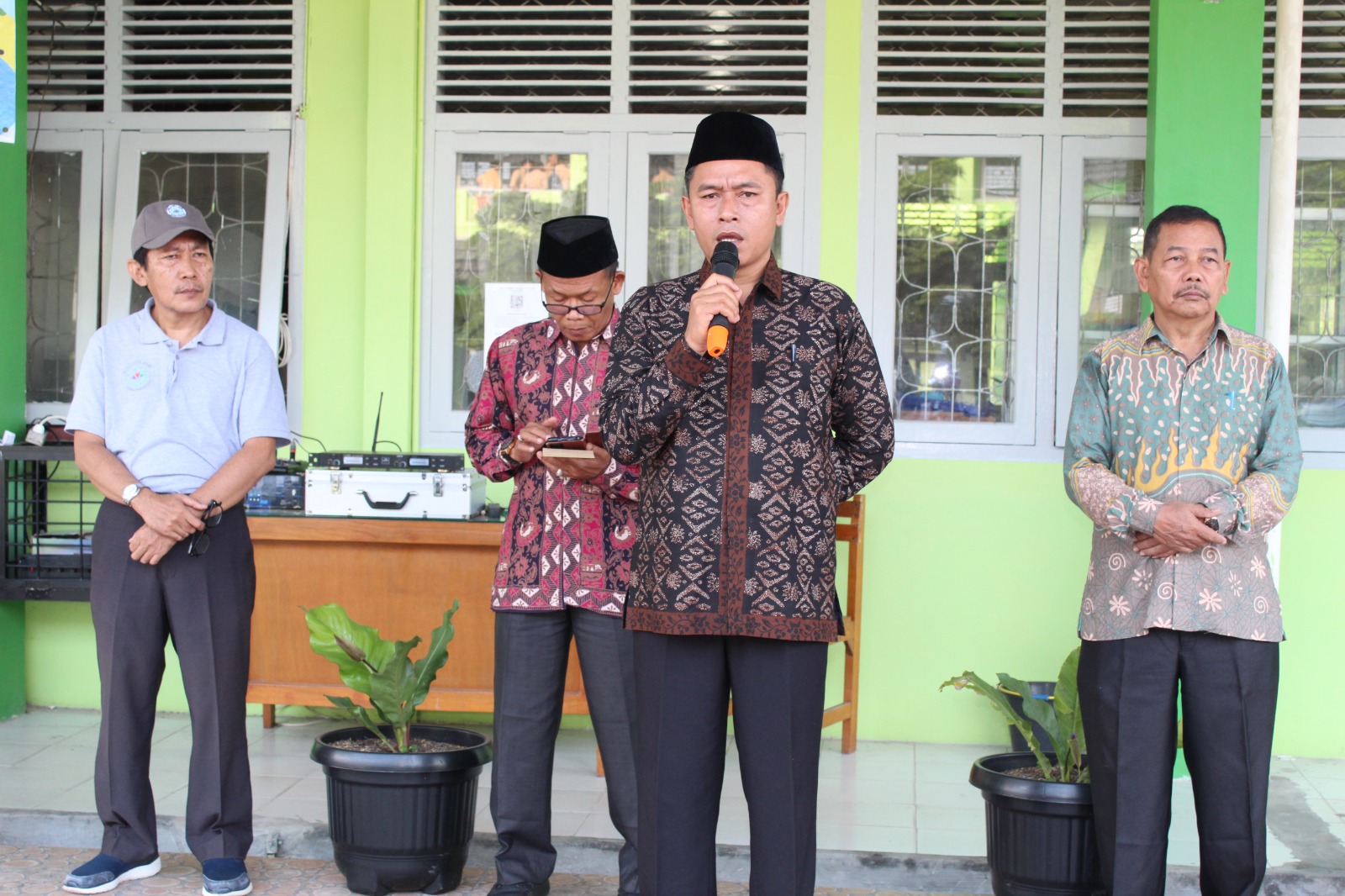 Hari Ketiga OMEGA di MAN 2 Kota Jambi: Penutupan dengan Pelatihan di Alam Bebas Hari Ketiga OMEGA di MAN 2 Kota Jambi: Penutupan dengan Pelatihan di Alam Bebas