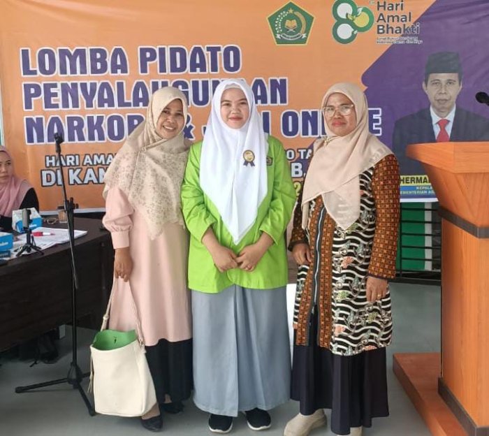 Guru Bahasa Indonesia Dampingi Siswa Wakili Madrasah pada Lomba Pidato HAB ke-80 Kemenag Bungo Guru Bahasa Indonesia Dampingi Siswa Wakili Madrasah pada Lomba Pidato HAB ke-80 Kemenag Bungo