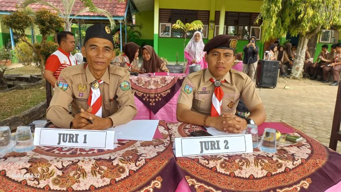 Bapak Feri dan Bapak Fudai Jadi Juri LKBB, Warnai Semangat Porseka di MAN 2 Bungo Bapak Feri dan Bapak Fudai Jadi Juri LKBB, Warnai Semangat Porseka di MAN 2 Bungo