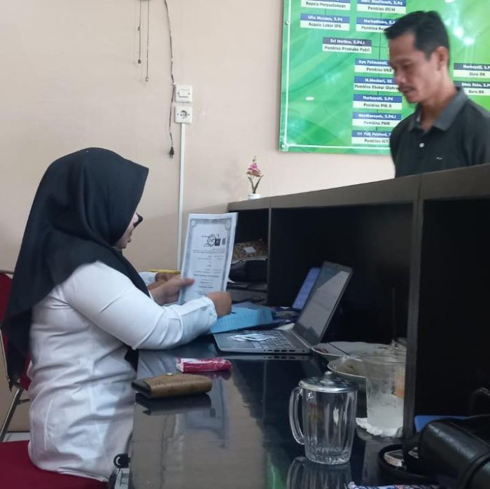 Pelayanan Prima PTSP MAN 2 Bungo: Orang Tua Siswa Datang Urus Proses Kepindahan Anak Pelayanan Prima PTSP MAN 2 Bungo: Orang Tua Siswa Datang Urus Proses Kepindahan Anak