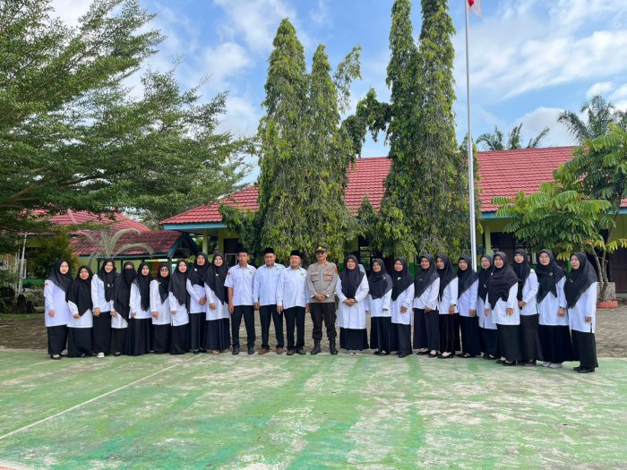 Jadi Pembina Upacara Di MAN 2 Bungo, AKP Asmawi Ingatkan Tentang Disiplin, Aturan, Narkoba Serta Pengunaan Adroid Jadi Pembina Upacara Di MAN 2 Bungo, AKP Asmawi Ingatkan Tentang Disiplin, Aturan, Narkoba Serta Pengunaan Adroid