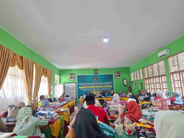 Rapat Evaluasi dan Koordinasi: Persiapan Upacara dan Pawai HUT Ke-81 RI Rapat Evaluasi dan Koordinasi: Persiapan Upacara dan Pawai HUT Ke-81 RI