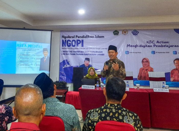 Pokjawas Madrasah Provinsi Jambi Sampaikan Arahan Bermakna dalam Sosialisasi KBC Pokjawas Madrasah Provinsi Jambi Sampaikan Arahan Bermakna dalam Sosialisasi KBC